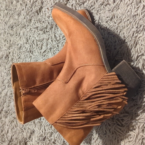 Women's short fringe boots - Picture 3 of 4